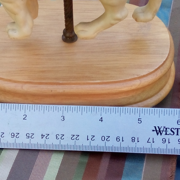 Vintage Lion Carousel Music Boxes - Picture 12 of 16